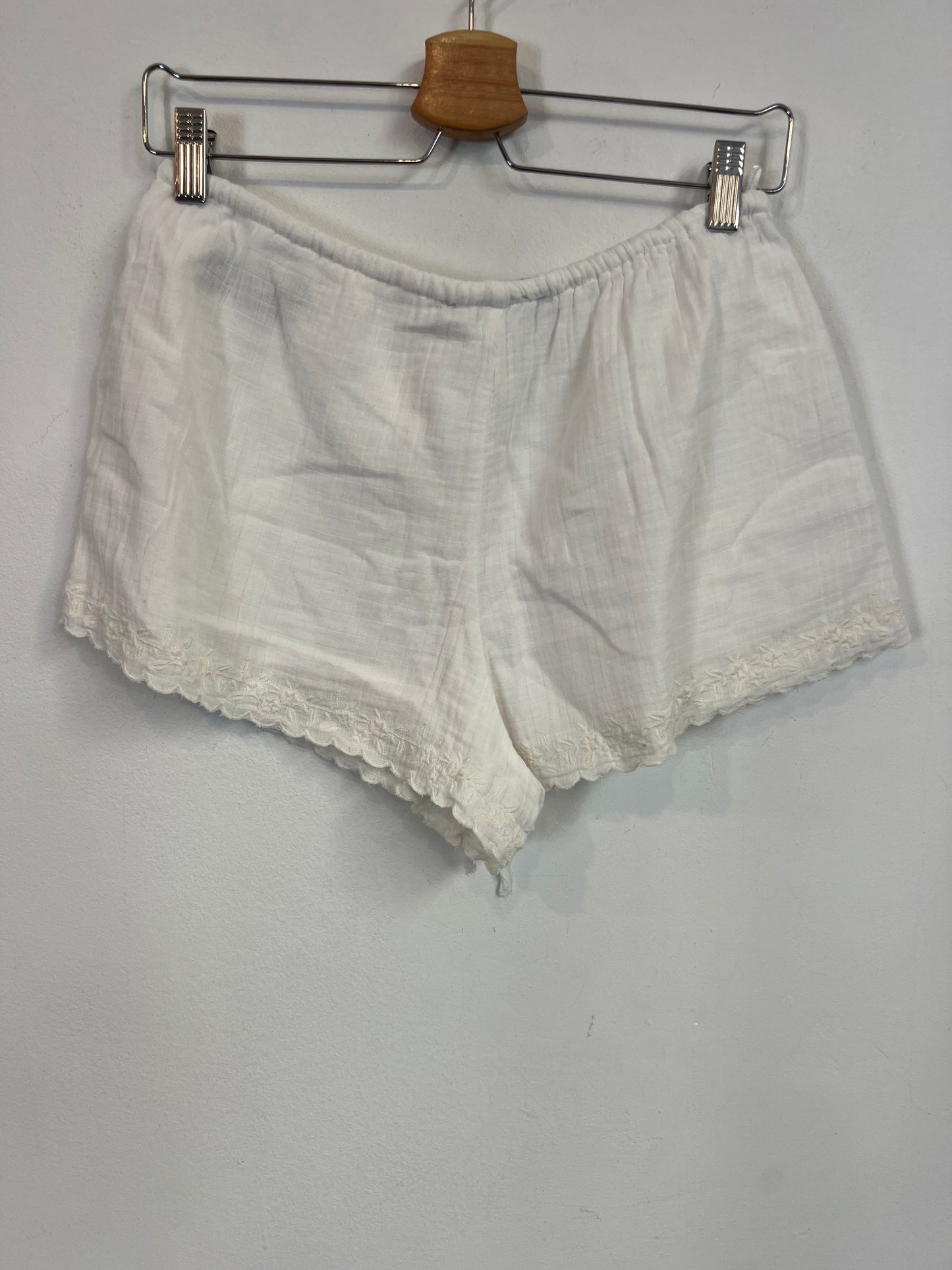 ZARA. Pantalón corto blanco algodón T.s