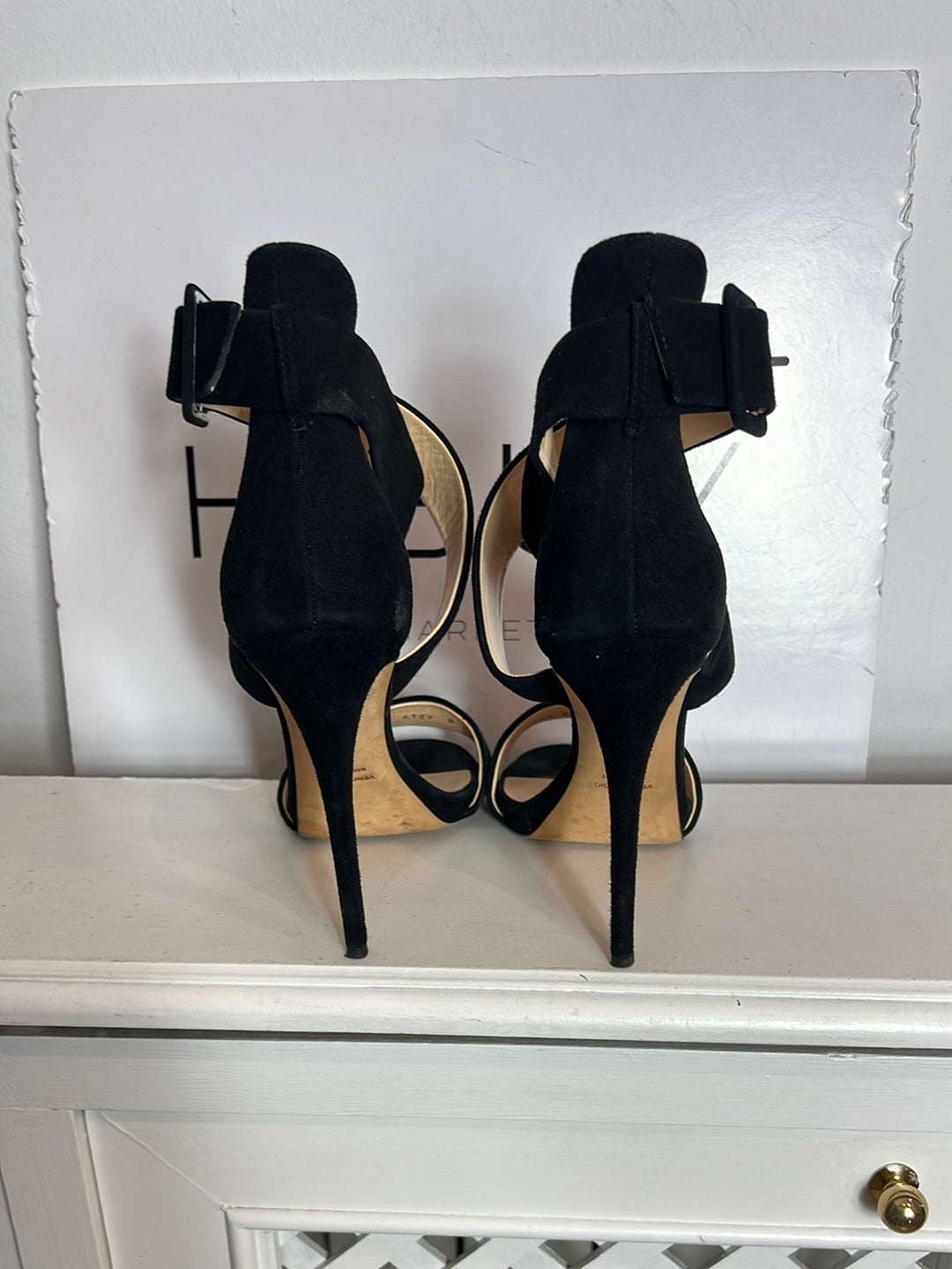 BARNEYS NEW YORK. Sandalia piel negra tiras. T 40