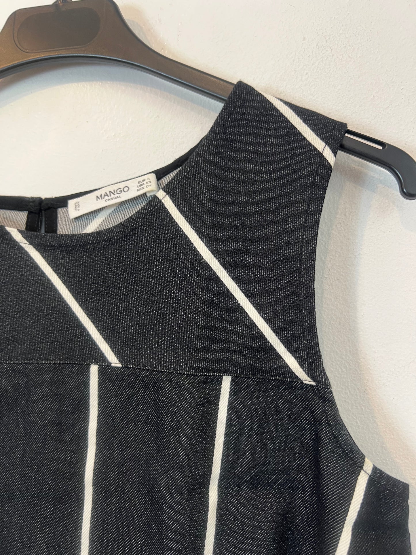 MANGO. Top negro rayas T.s