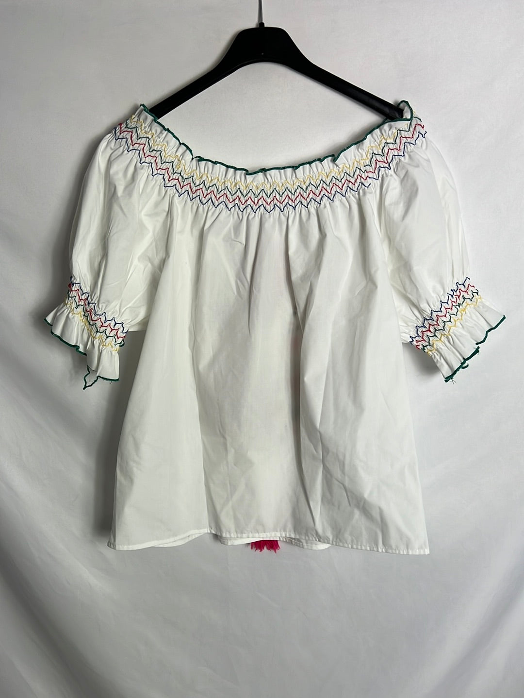 OTRAS. Blusa blanca bordados. T s/m