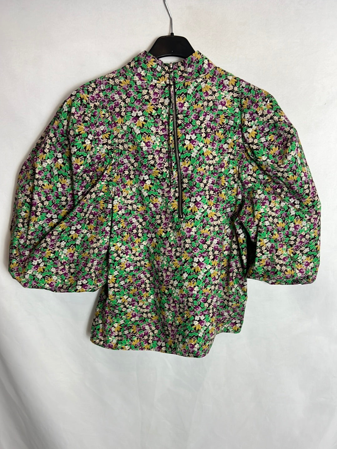 H&M. Blusa flores mangas abullonadas T.s