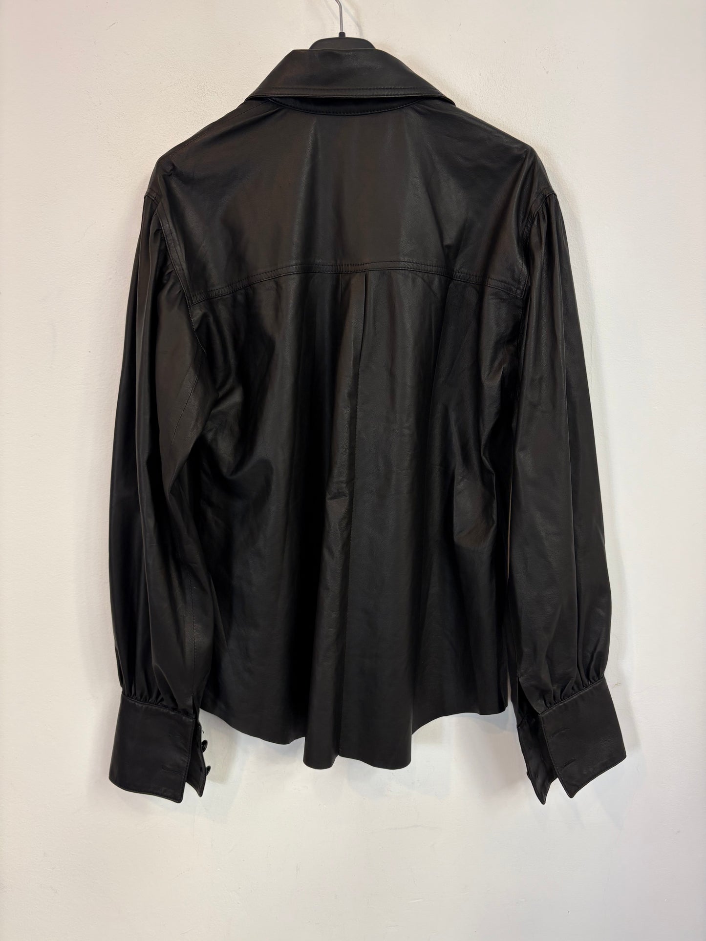 MON & PAU. Camisa negra piel