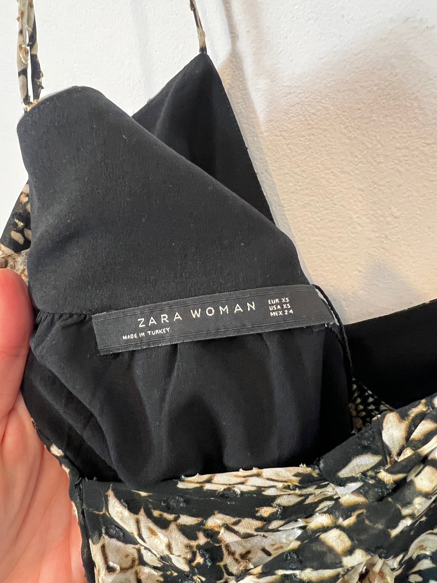 ZARA. Vestido corto animal print. T XS