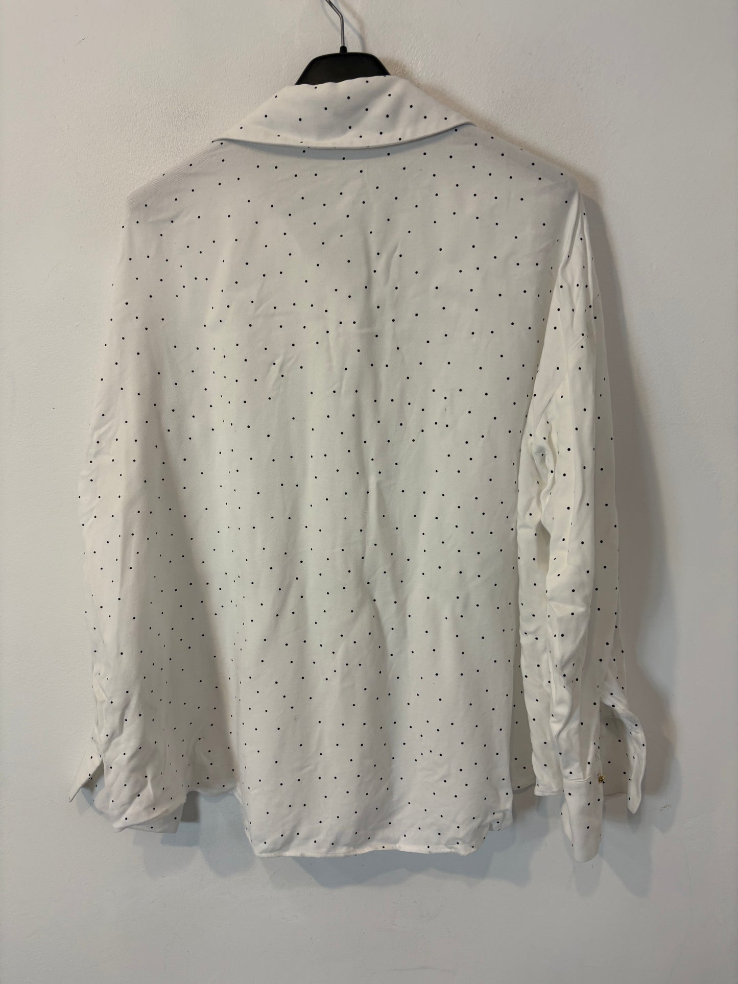 ZARA. Blusa blanca topitos