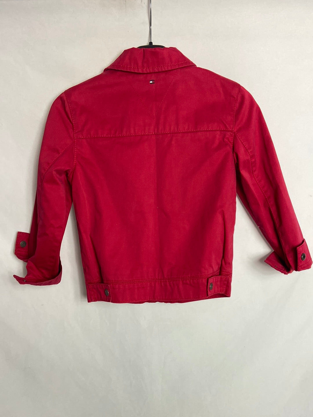 TOMMY HILFIGUER. Chaqueta roja clásica. T 6 años