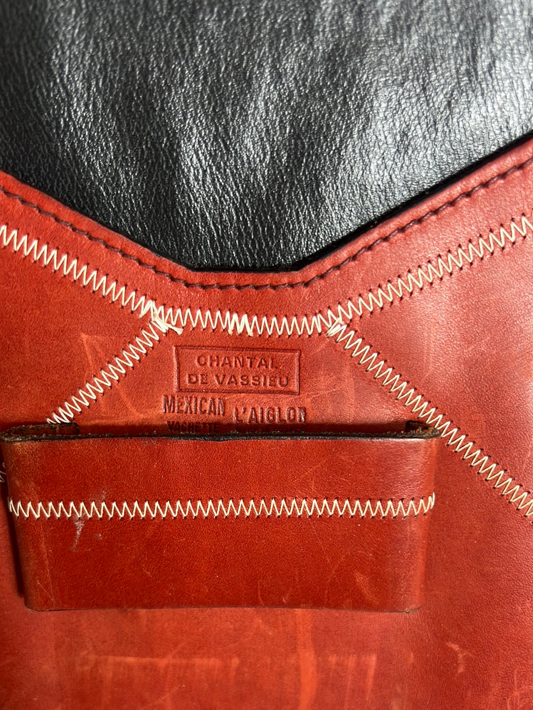 CHANTAL DE VASSIEU. Cartera de mano piel marrón