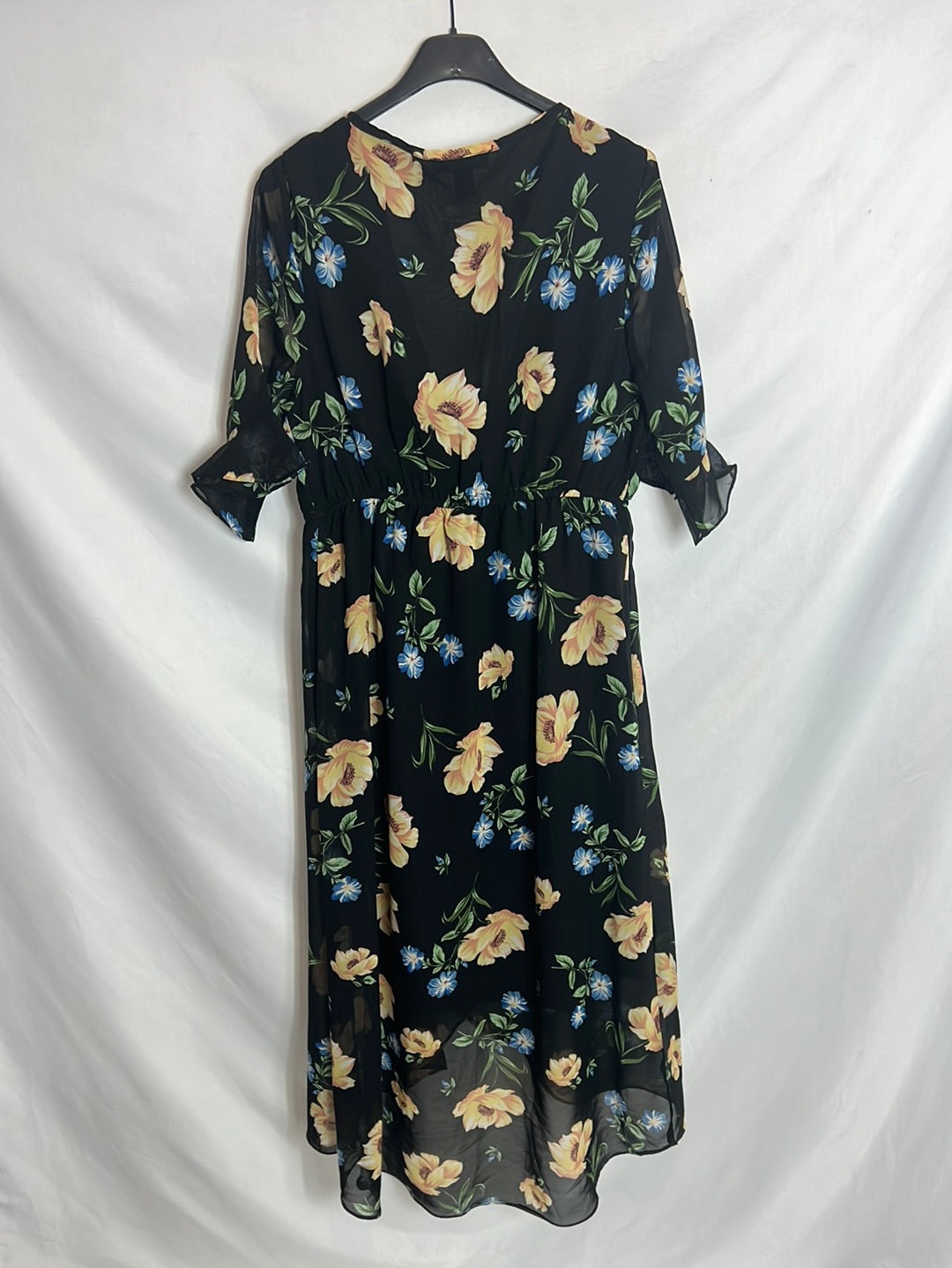 NEW LOOK MATERNITY. Black asymmetric floral dress. T 38