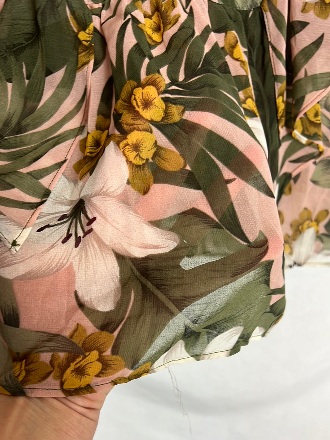 MANGO. Top gasa estampado con volantes. T S