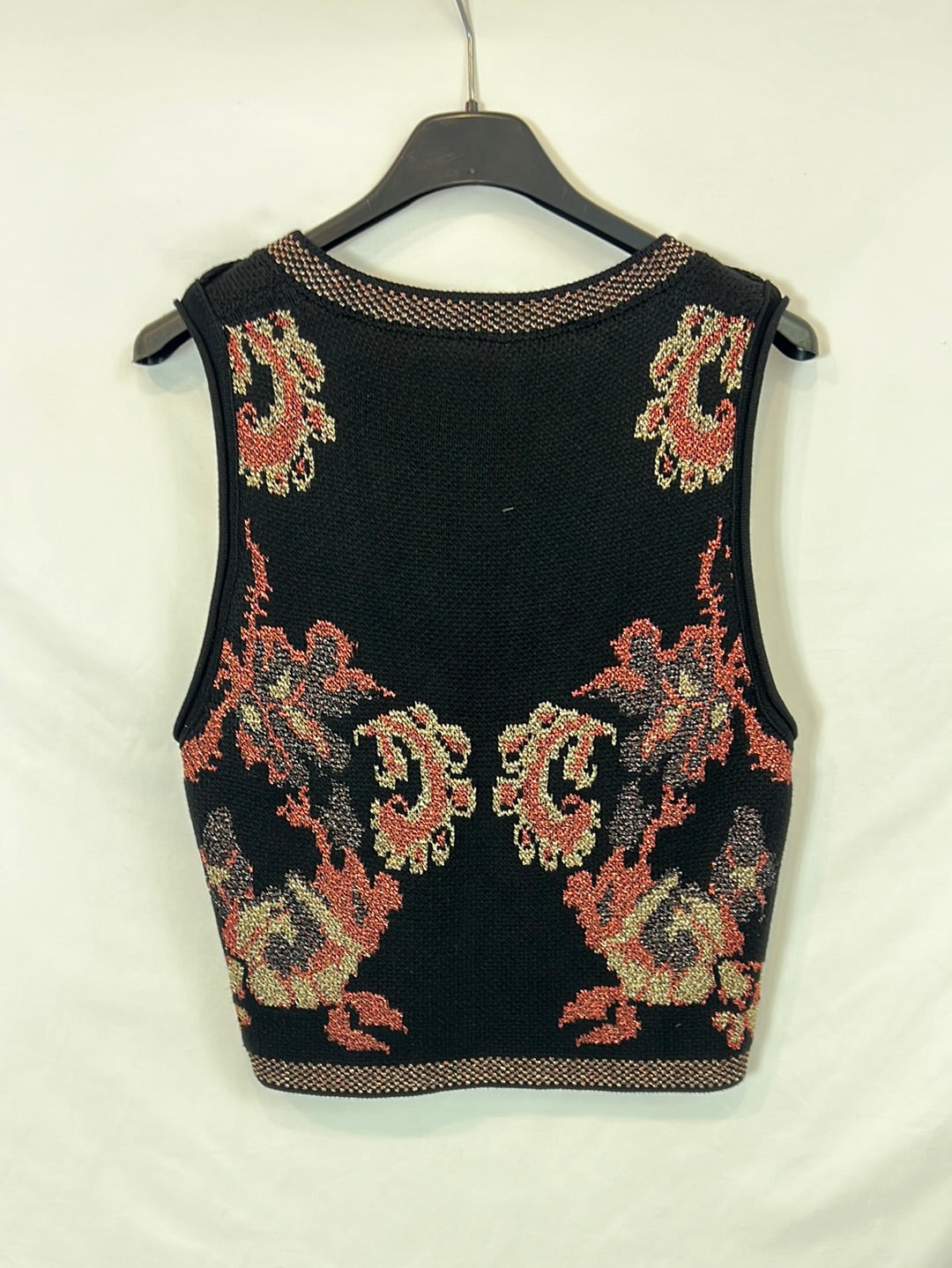 ZARA. Black top/vest with thread details Ts