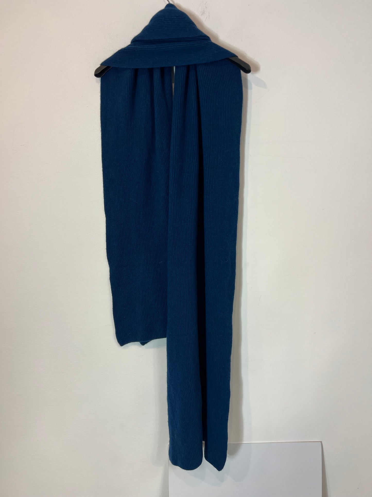 ZARA. Bufanda canalé azul