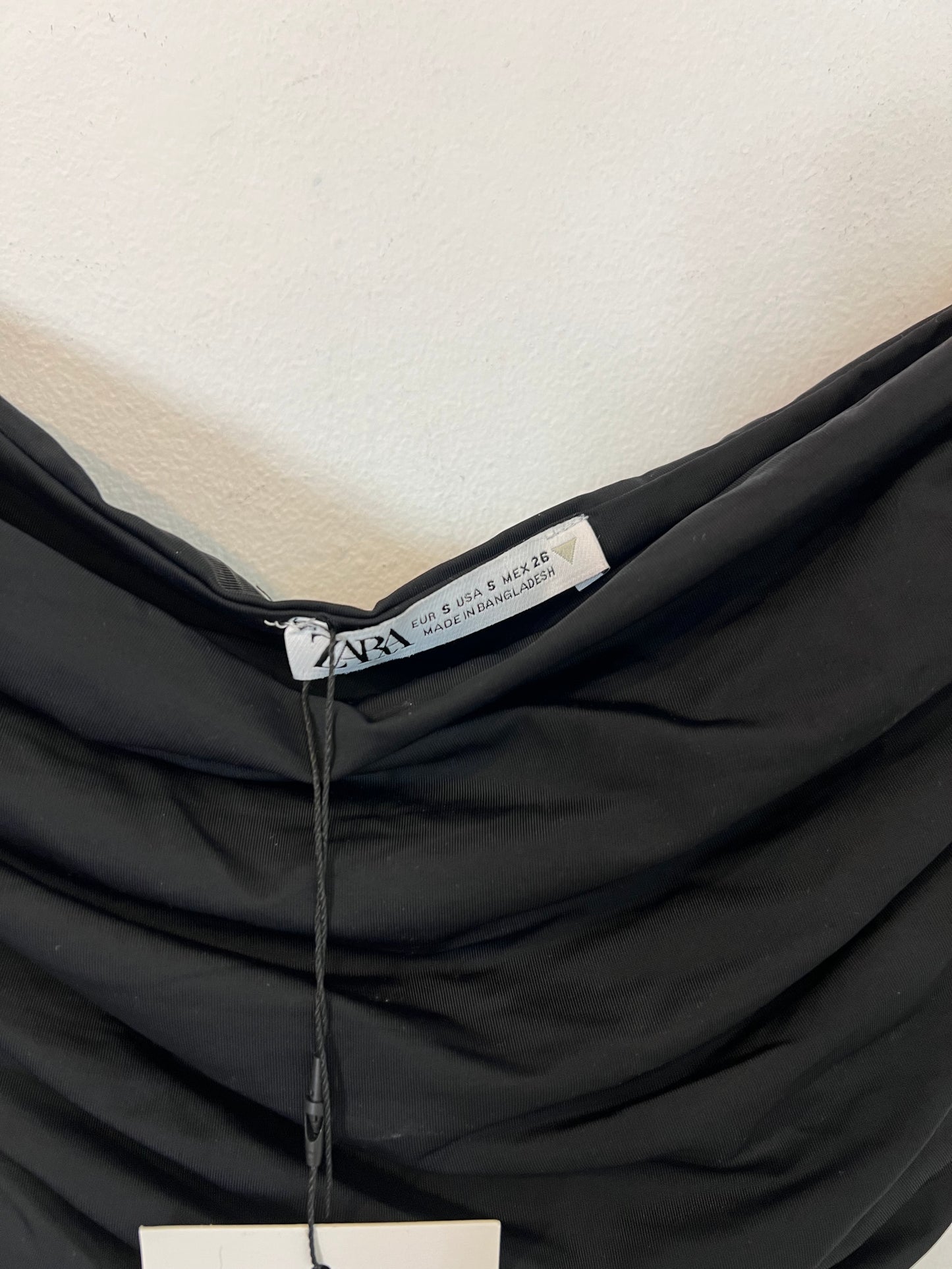 ZARA. croptop negro licra T.s