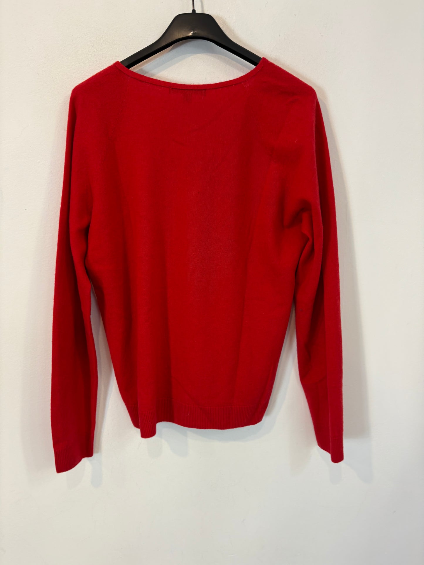 UNIQLO. Red wool V-neck sweater. XS