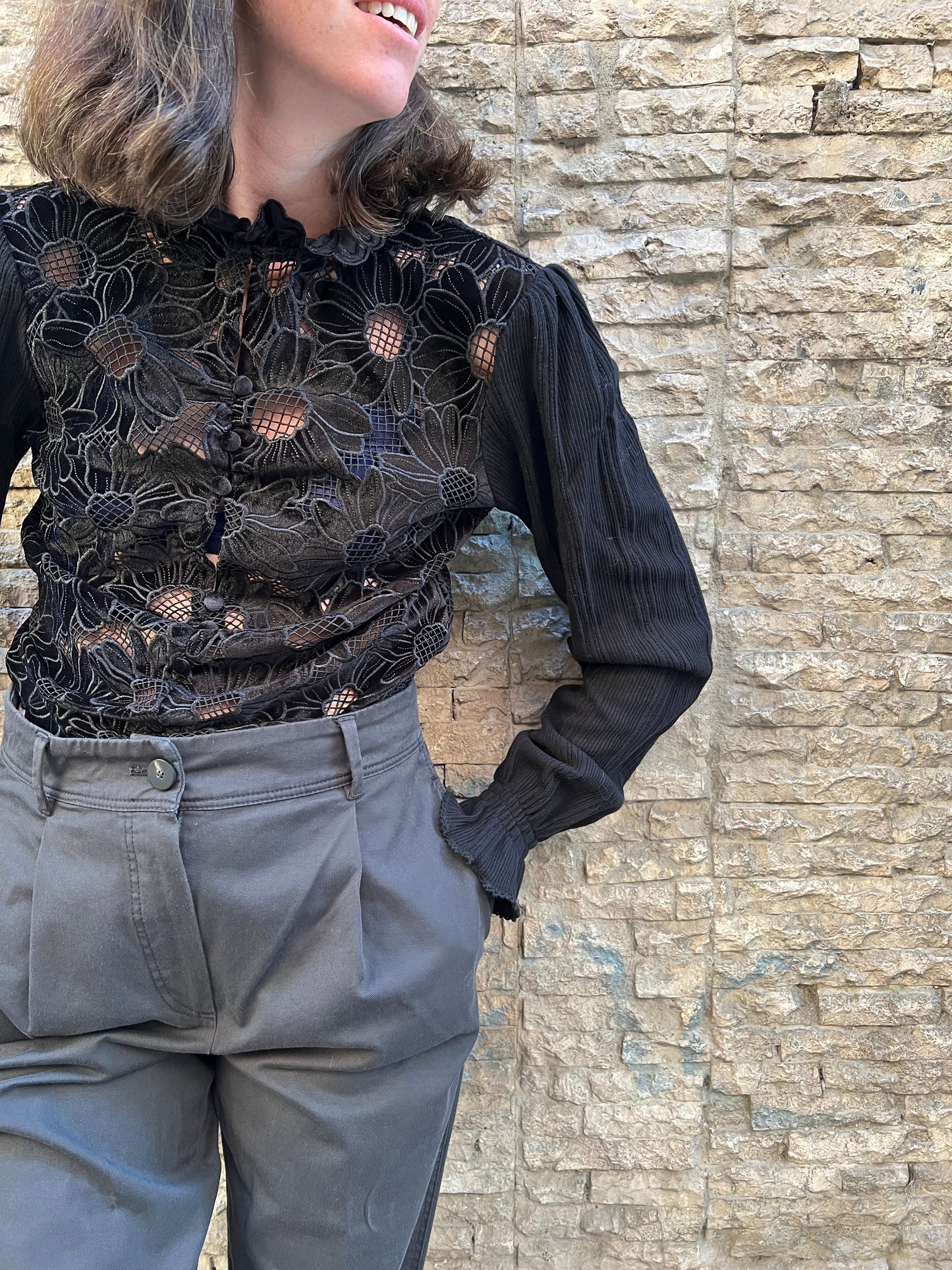 SANDRO. Top negro flores encaje T.2(s/m)