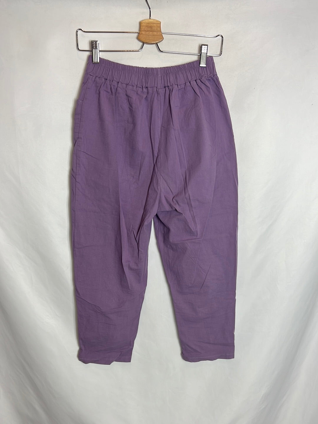 PREEYA CLOSET. Pantalón morado cropped. T S