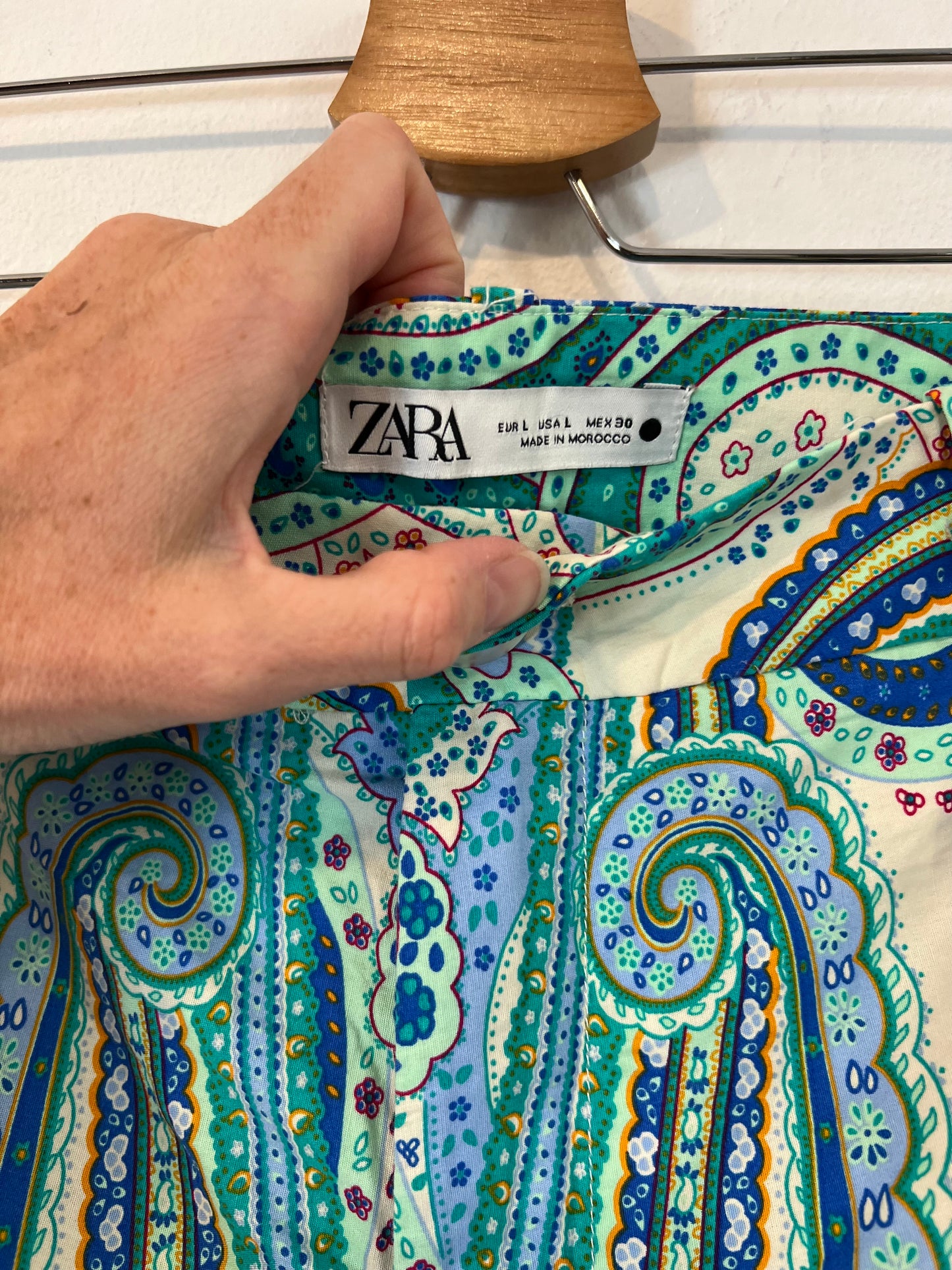 ZARA. Pantalón culotte estampado T.l