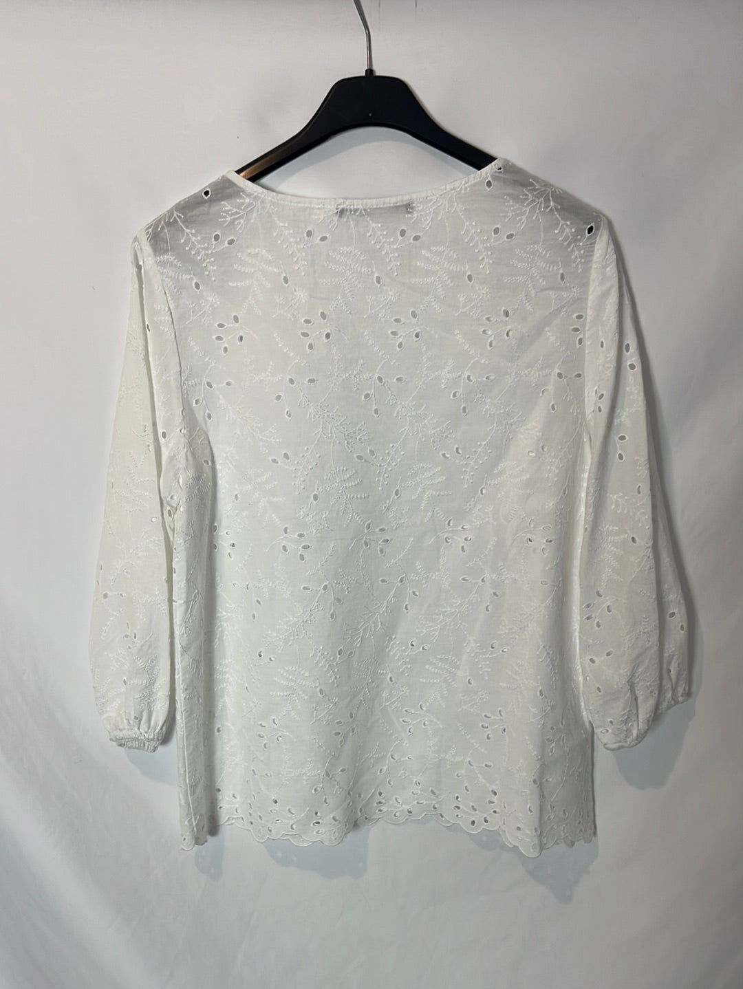 ZARA. Blusa blanca bordada perforada. T XS
