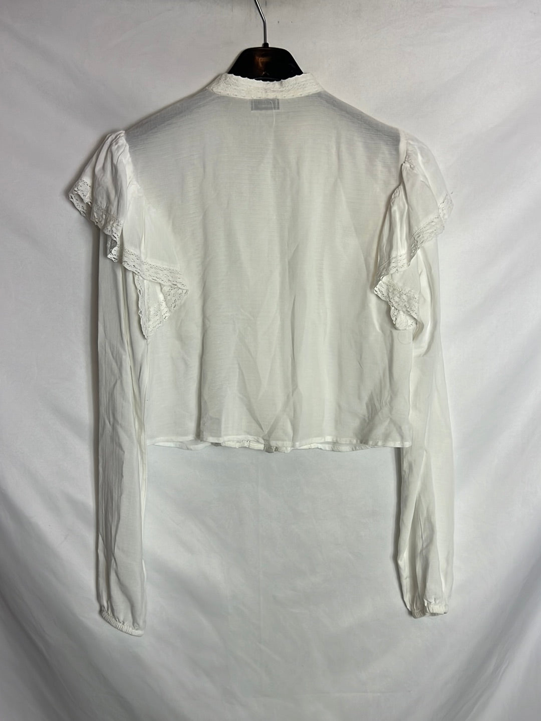 PIMKIE. Blusa blanca volante encaje. T S