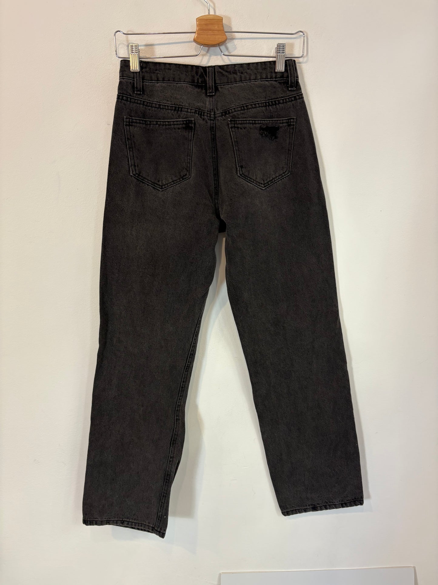 FOREVER 21. Denim negro detalle cintura. T 34