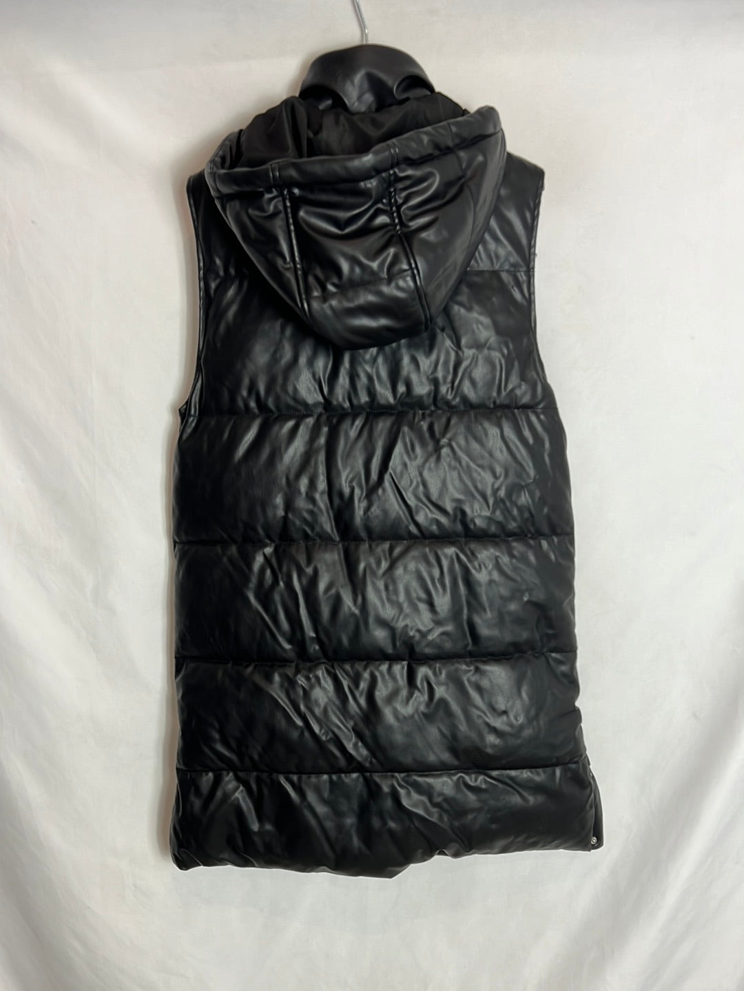 ZARA. Plumas sin mangas negro textura. T S