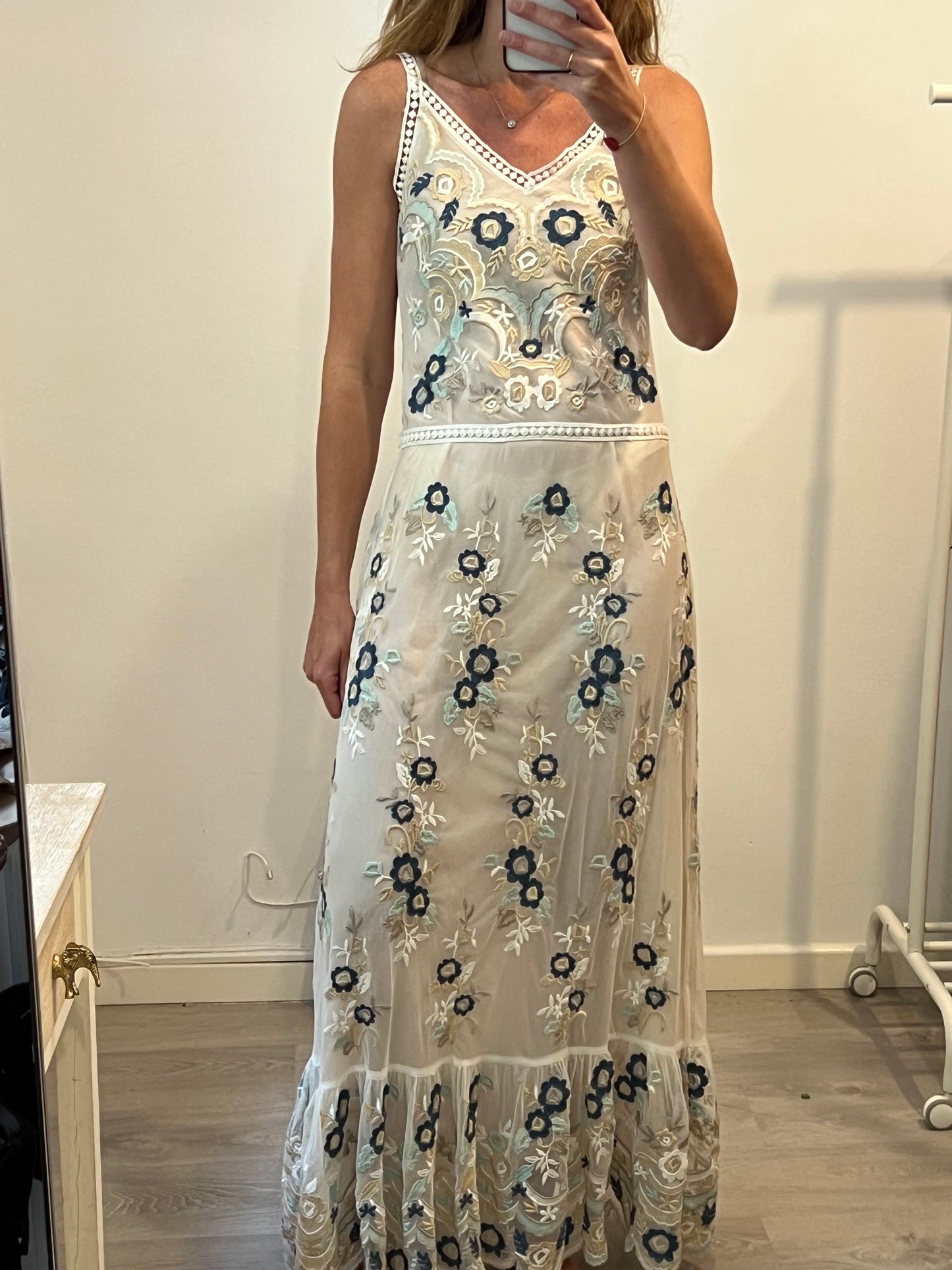 MIOH. Vestido beige bordado T.s