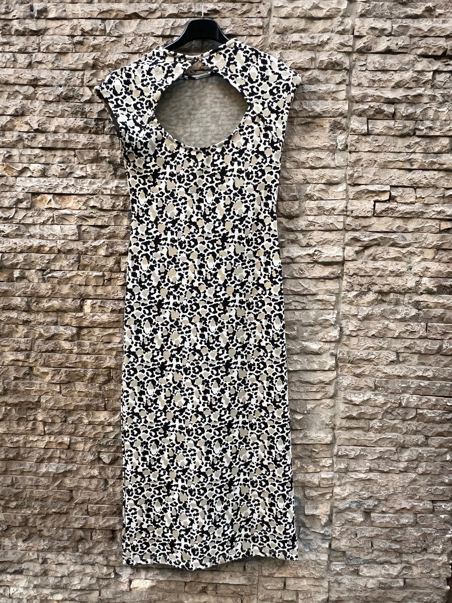 ZARA. Vestido estampado entallado