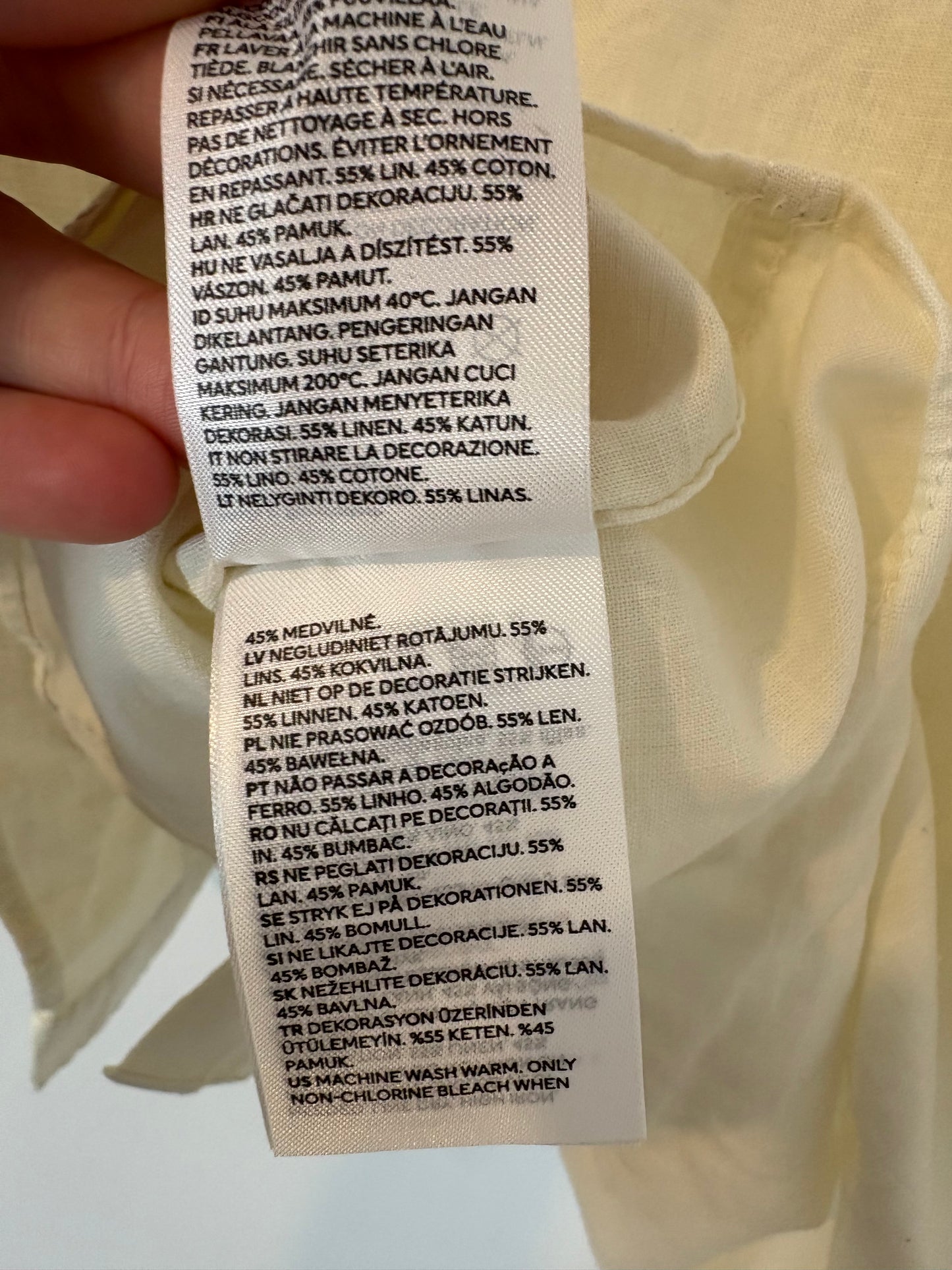 H&M. Ecru shirt for boys. Size 8-9 years.