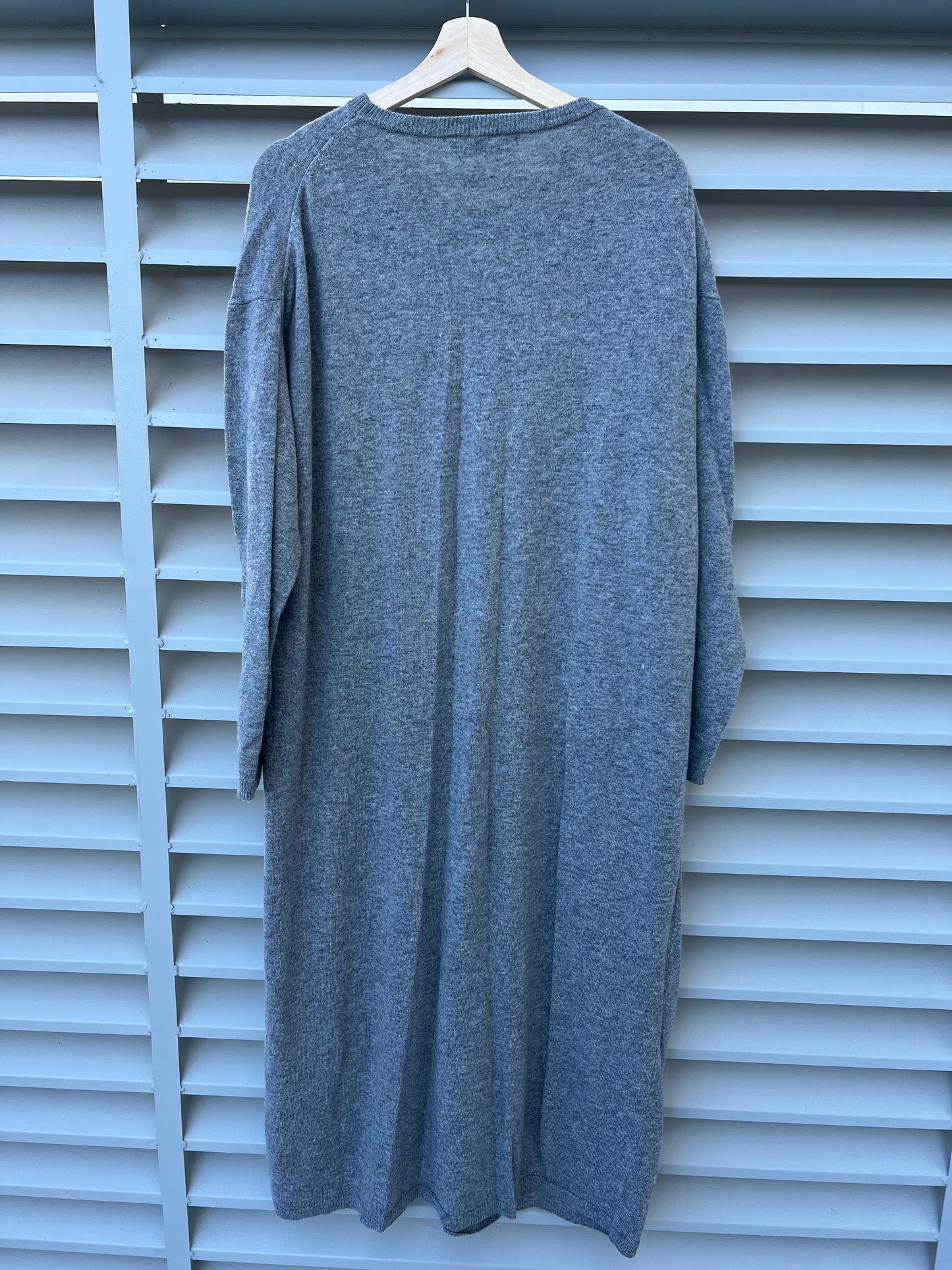ZARA. vestido gris con lana