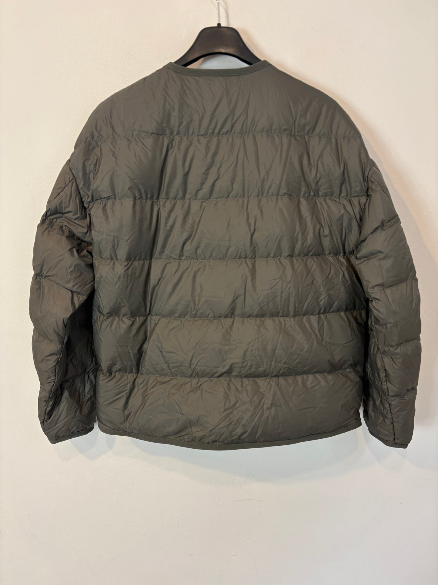 UNIQLO. Chaqueta plumas ultraligera verde