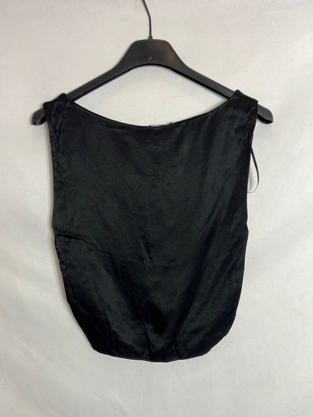 ZARA. Top negro satinado escote. T XS