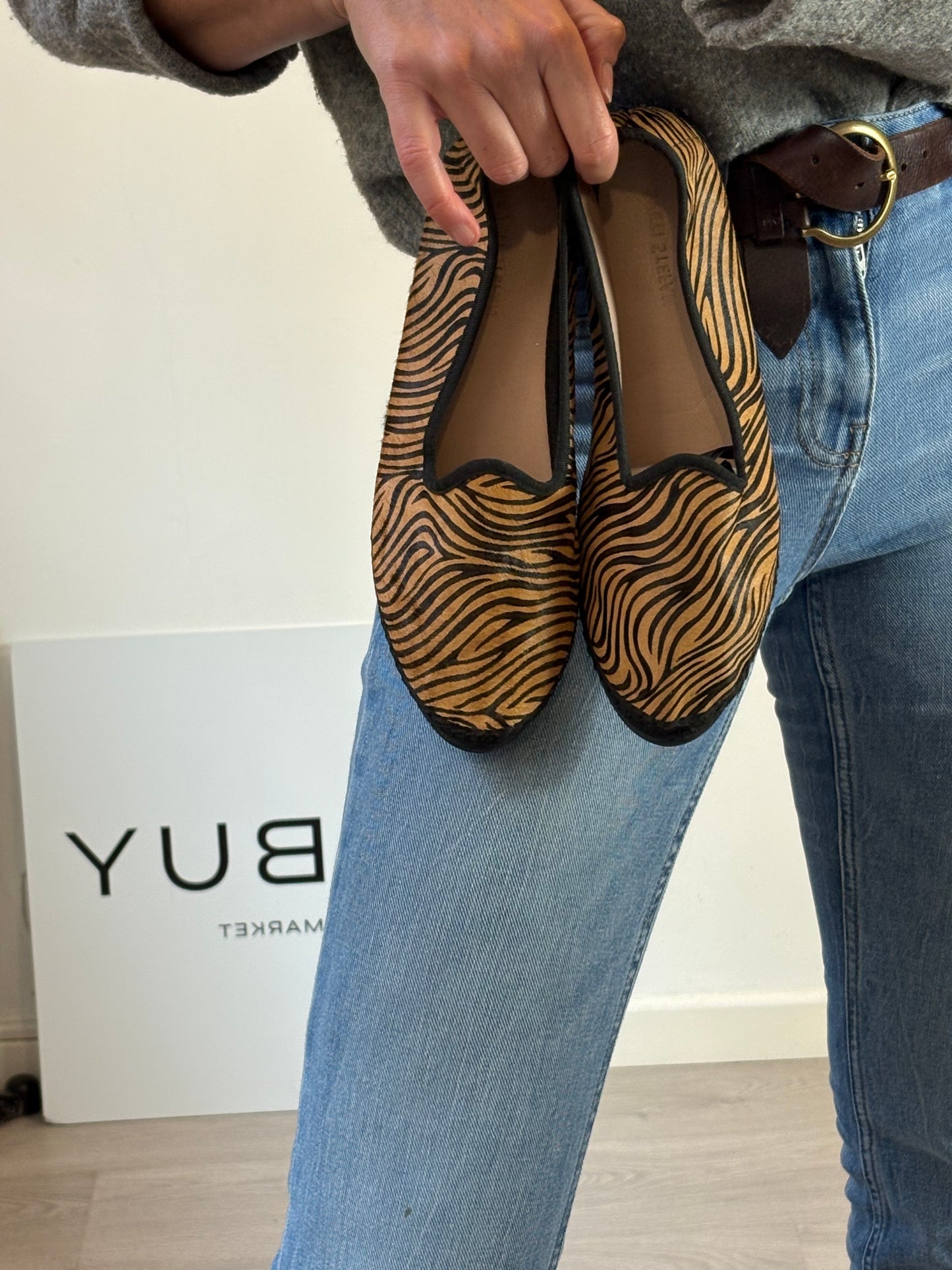 STEVI STEFAN. Venecianas textura estampada. T 41