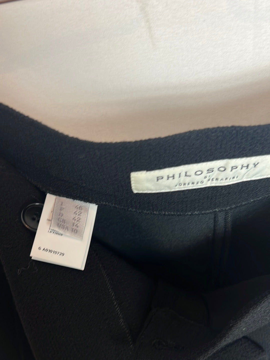 PHILOSOPHY. Falda corta negra perlas. T 42