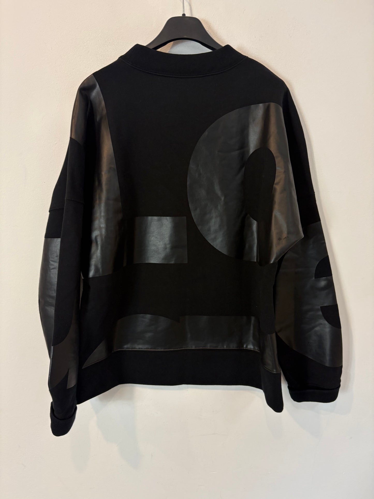 LOREAK. Black sweatshirt letters Ts/m