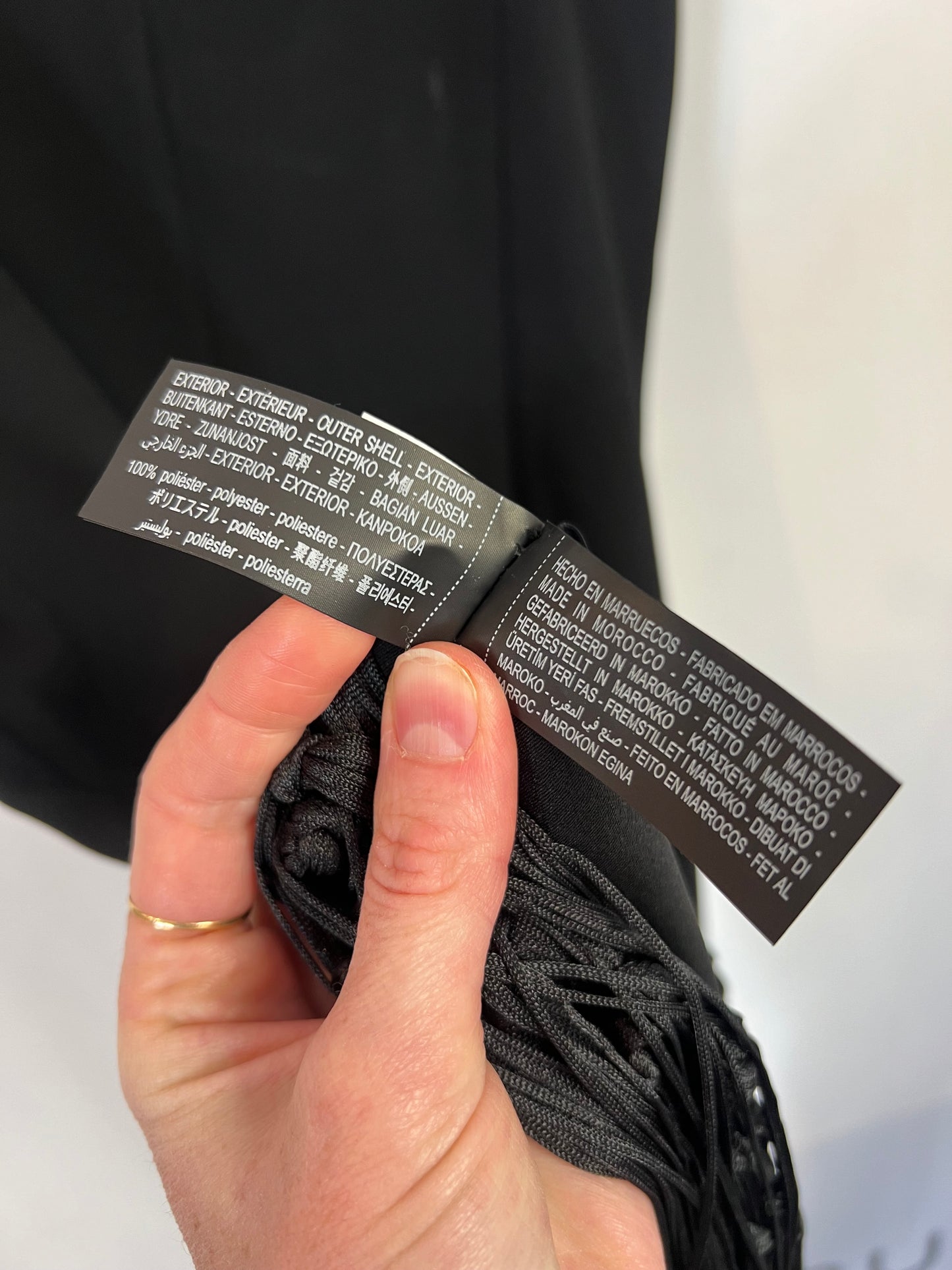 ZARA. Vestido negro flecos T.s