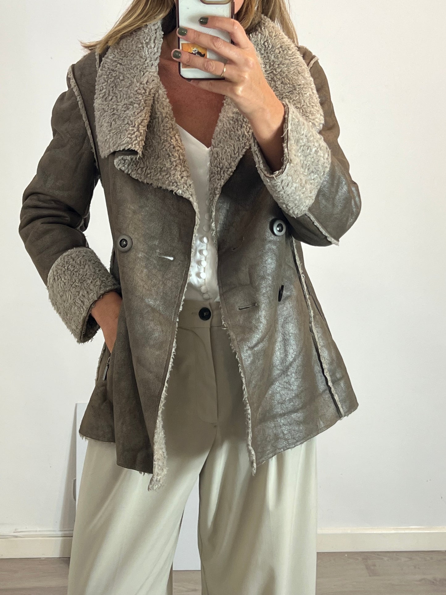 JAVIER SIMORRA. Abrigo color ocre borrego. T 40