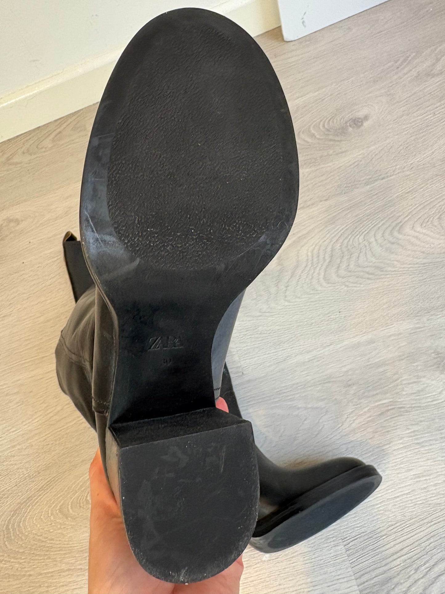 ZARA. Bota tacón ancho piel