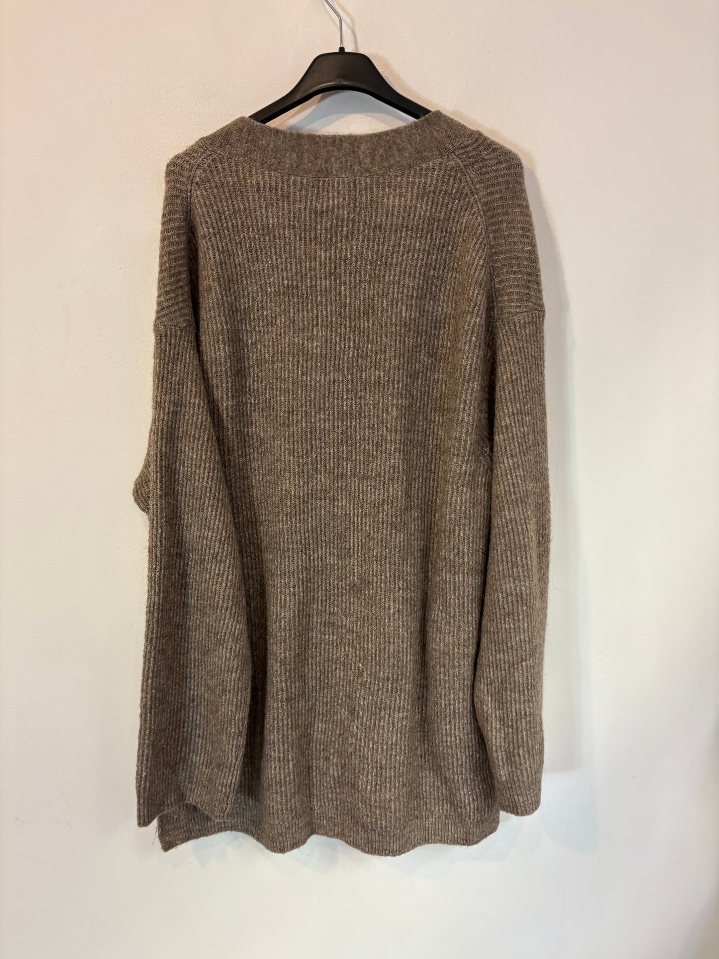 H&M. Cárdigan amplio marrón jaspeado