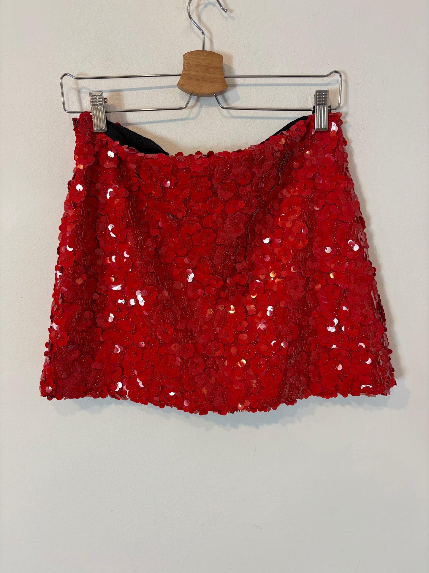 ZARA. Falda lentejuelas roja. T M
