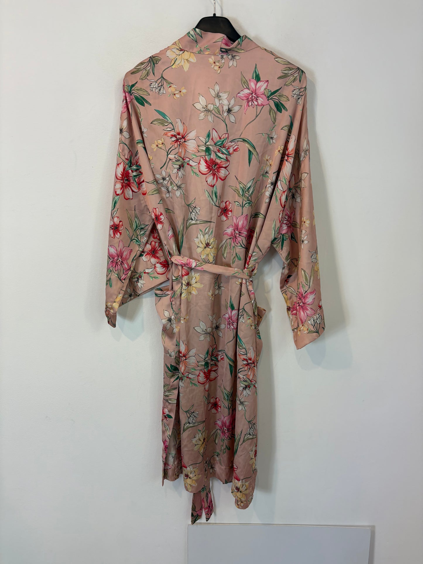 BERSHKA. Kimono largo estampado. T XS/S