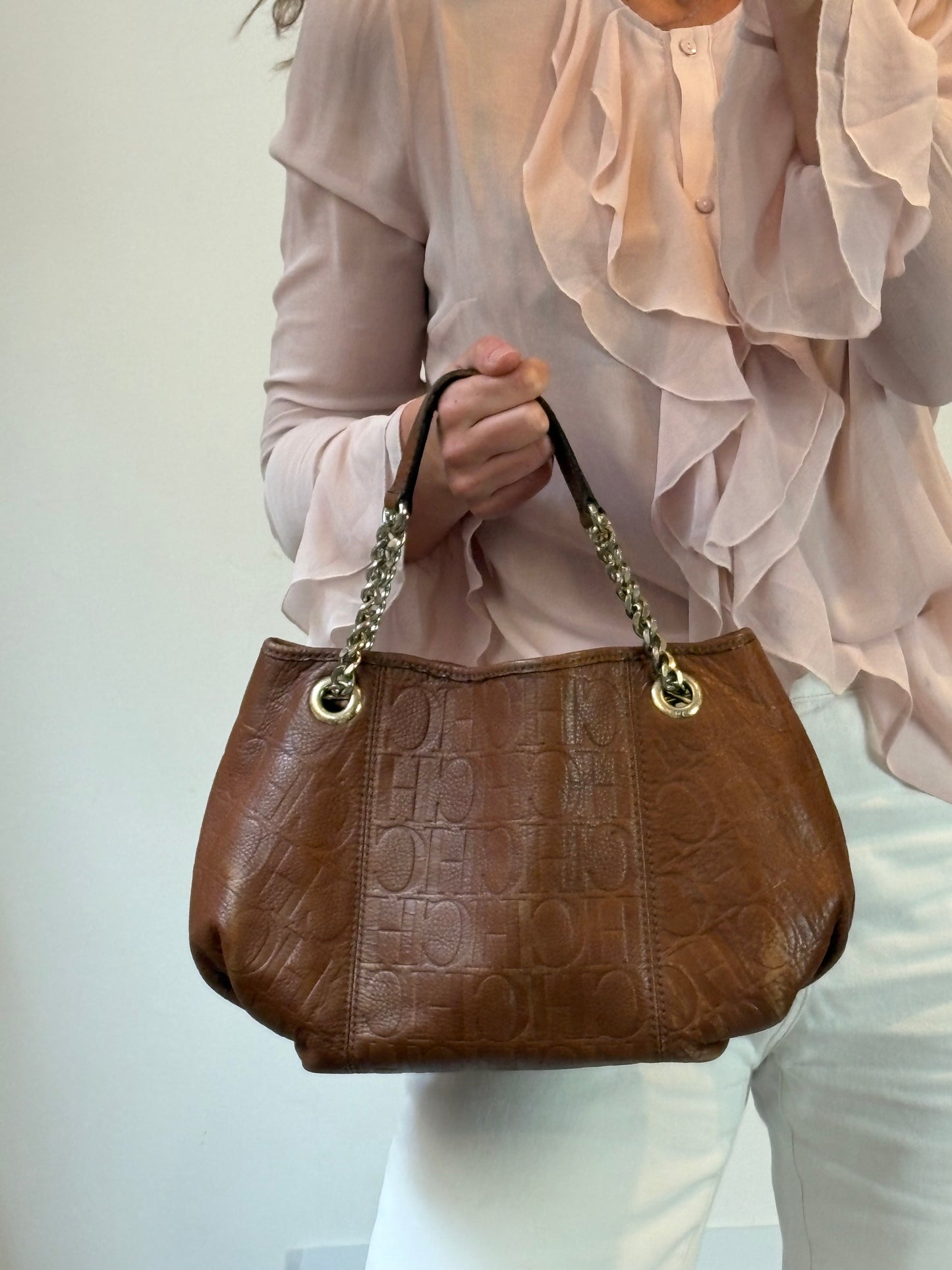 CAROLINA HERRERA. Bolso de hombro asa cadena