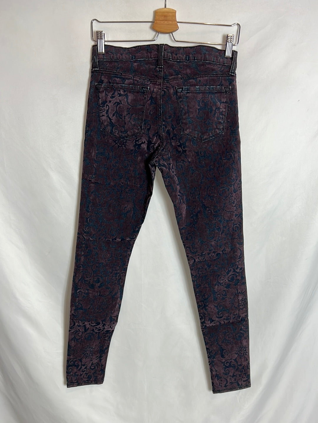 J BRAND. Skinny double-textured denim. Size 27(36)