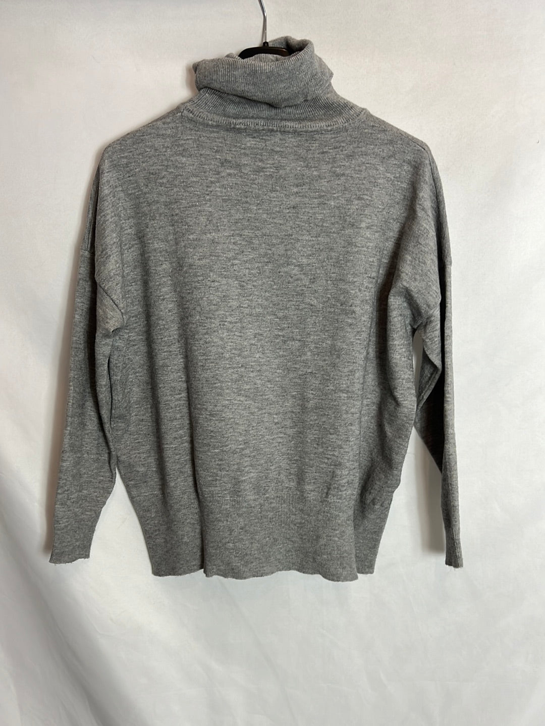 TRUCCO. Gray turtleneck sweater. TM