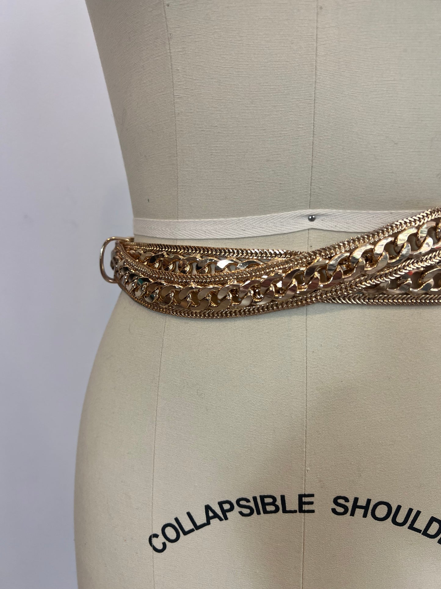 OTRAS. Cinturón cadena dorado. T S/M