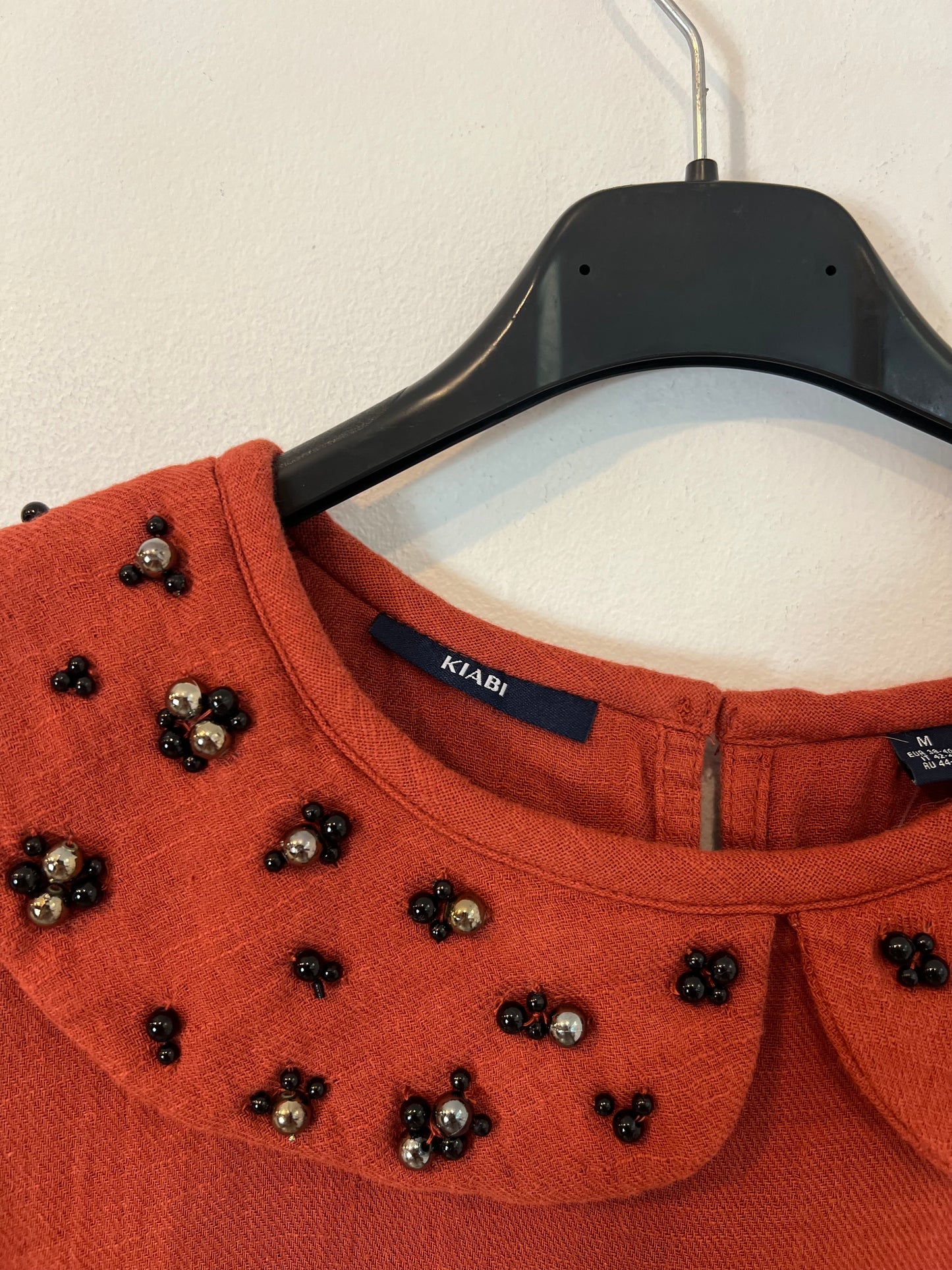 KIABI. Beaded tile blouse with TM collar