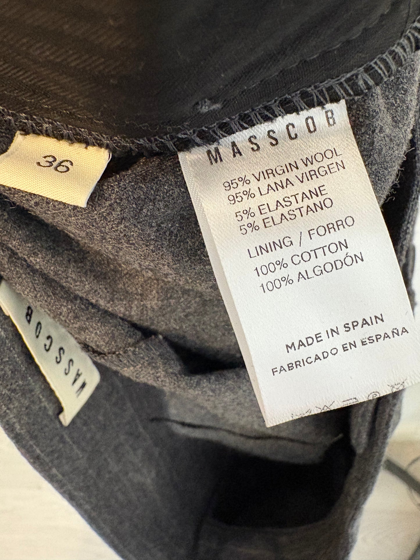 MASSCOB. Falda abotonada raya diplomática