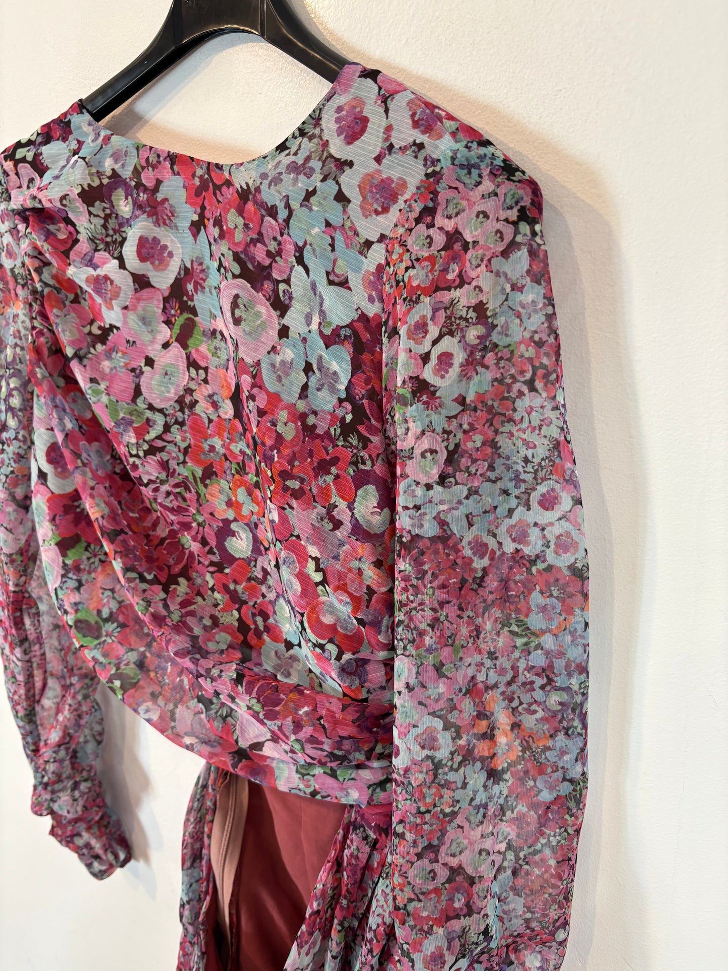 ZARA. Vestido corto abertura flores. T XS