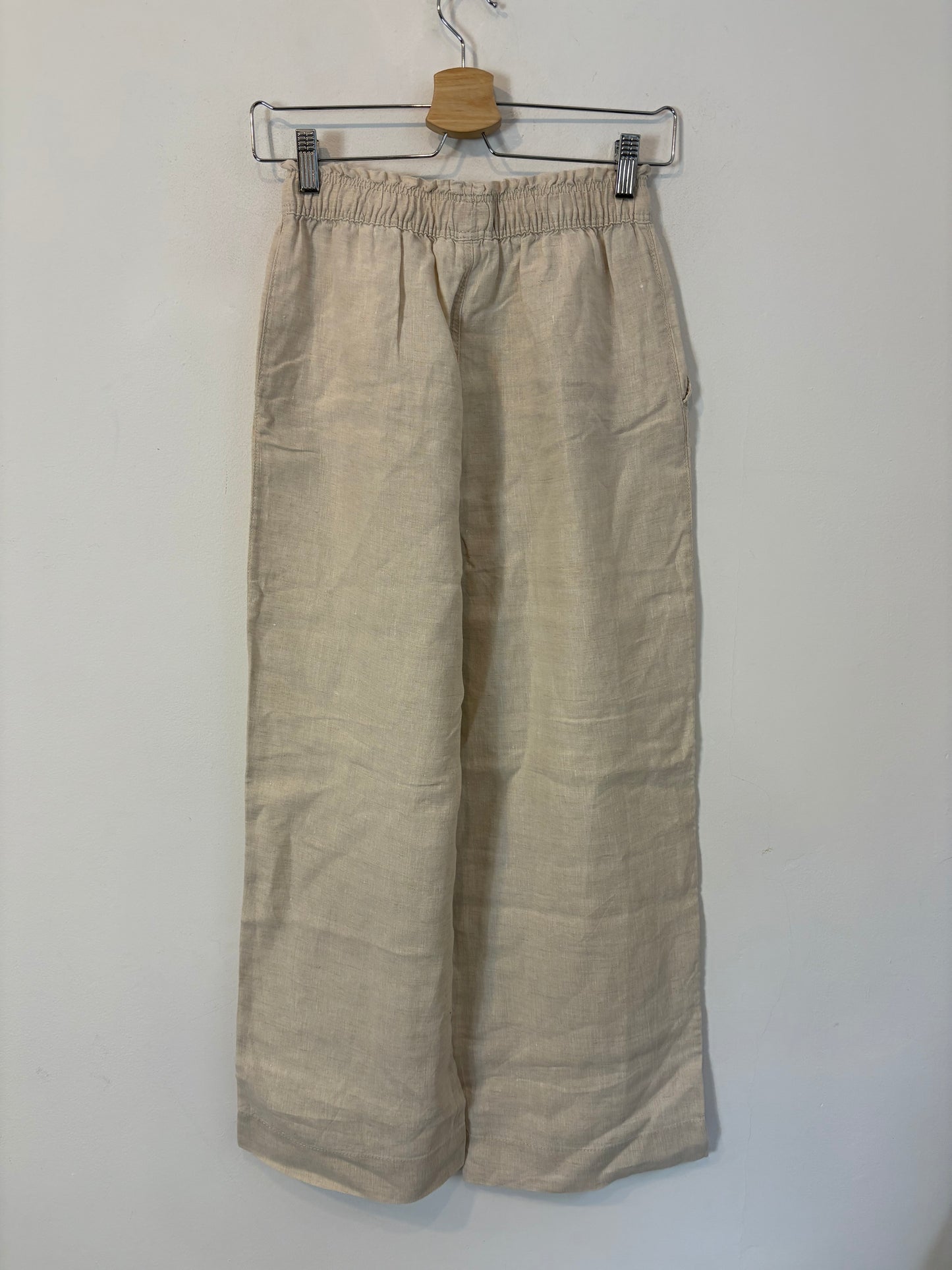 H&M. Pantalón lino color crudo
