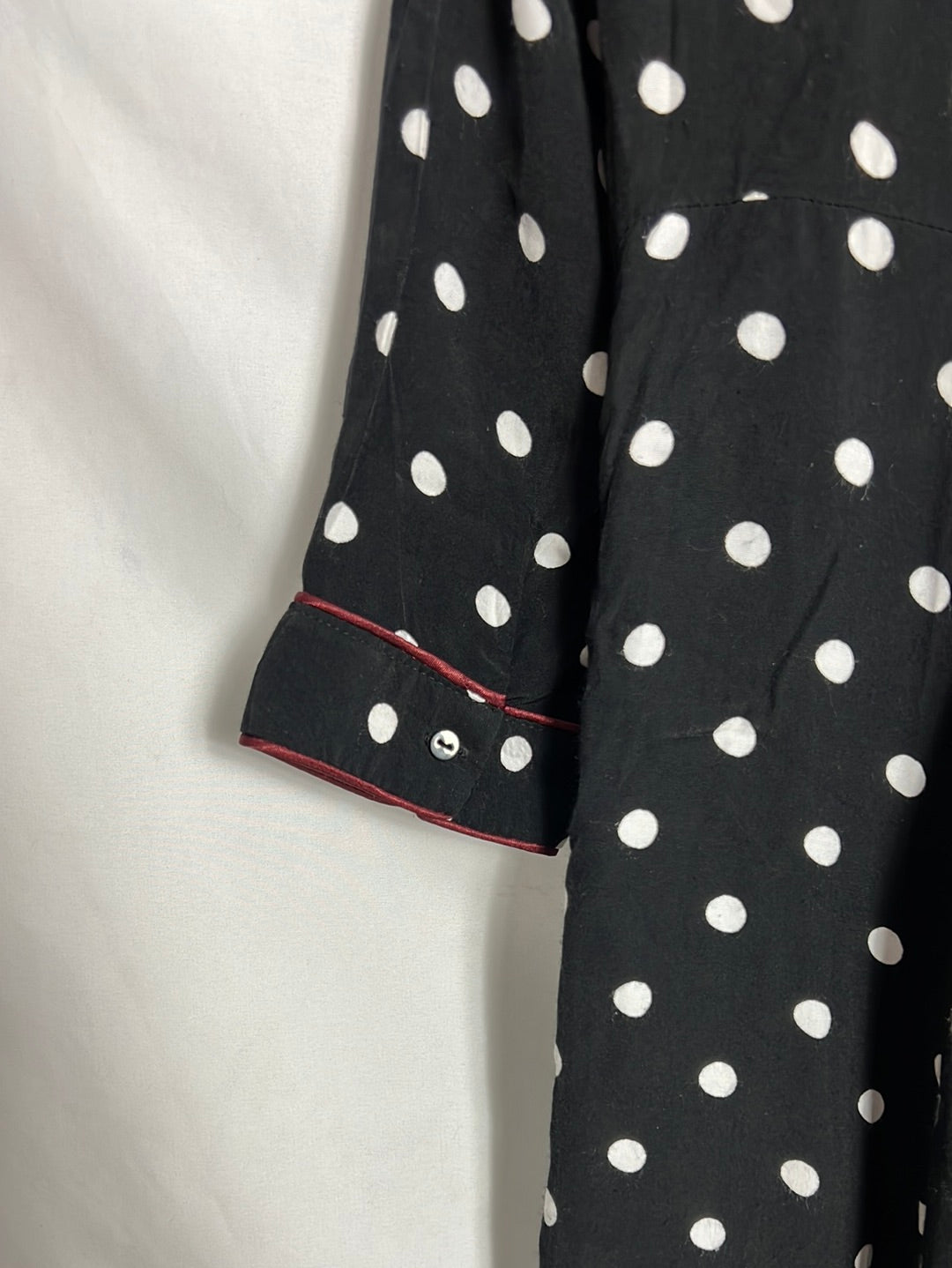 ZARA. Vestido largo negro lunares blancos. T M