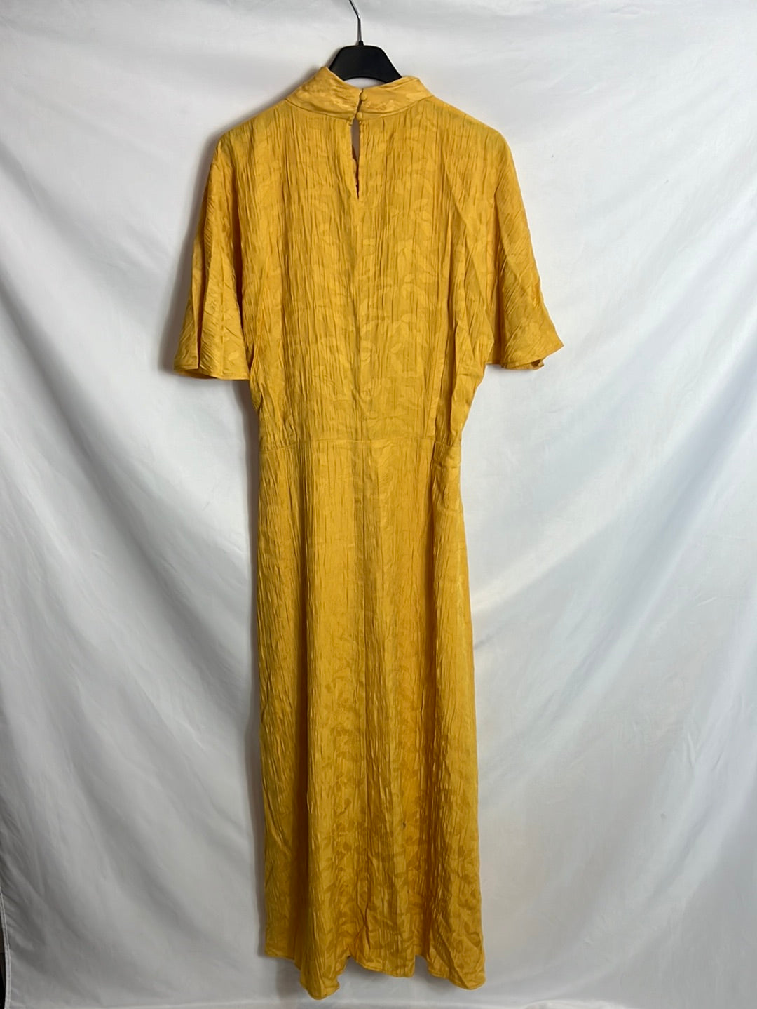 MANGO. Vestido largo mostaza textura. T XL