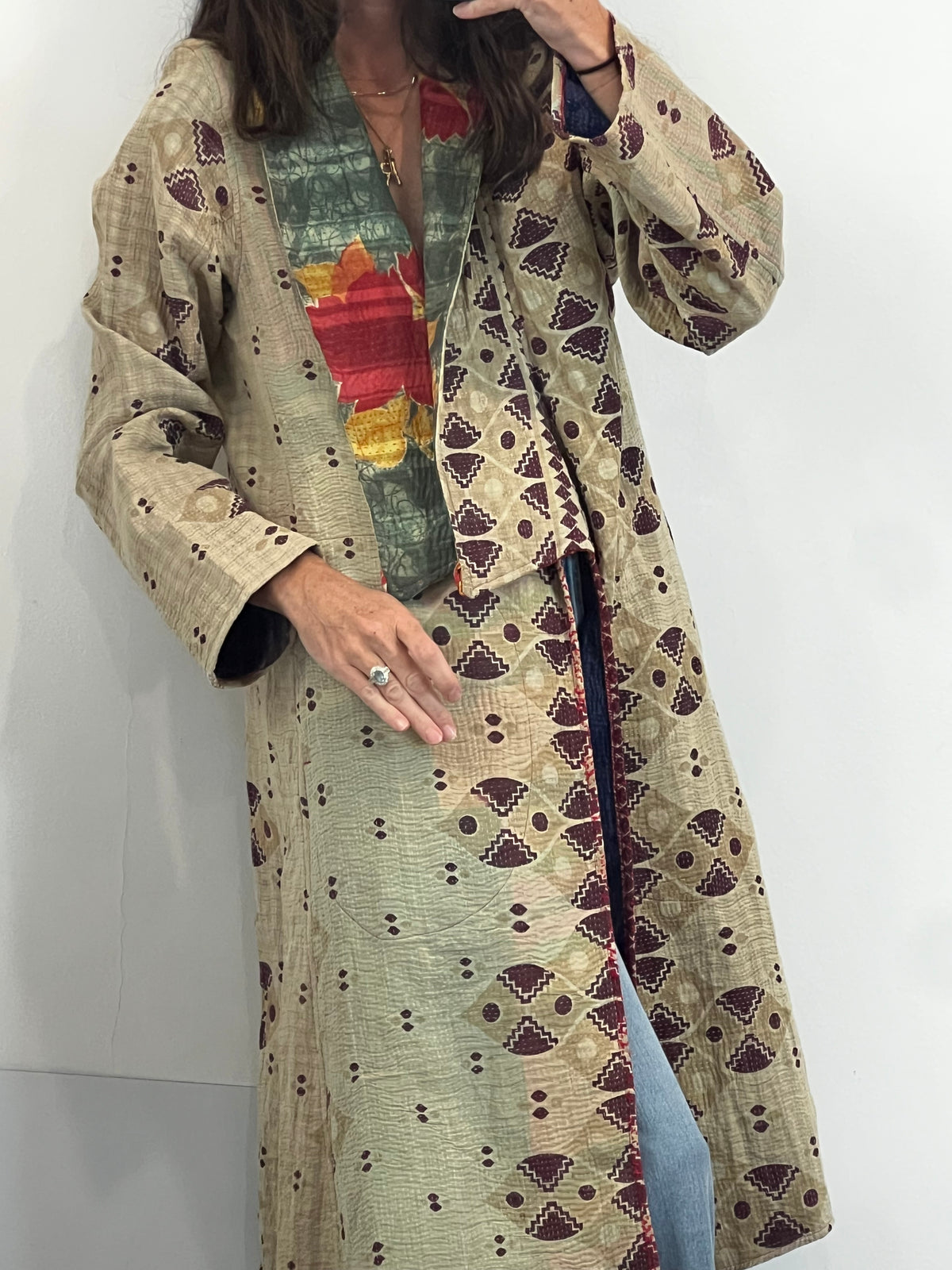 Chaqueta India textura bordados Kantha