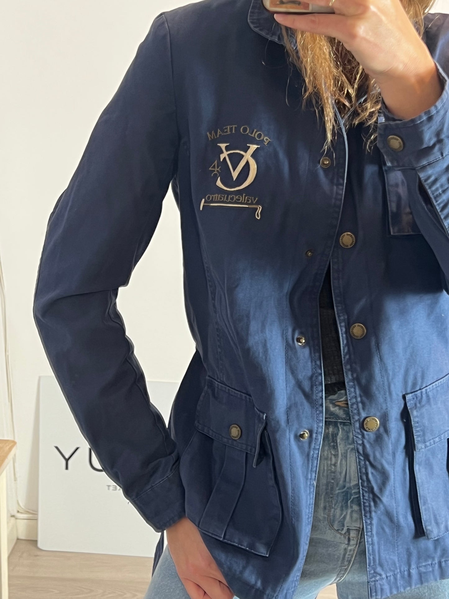 VALECUATRO. Blue jacket with pockets. TL